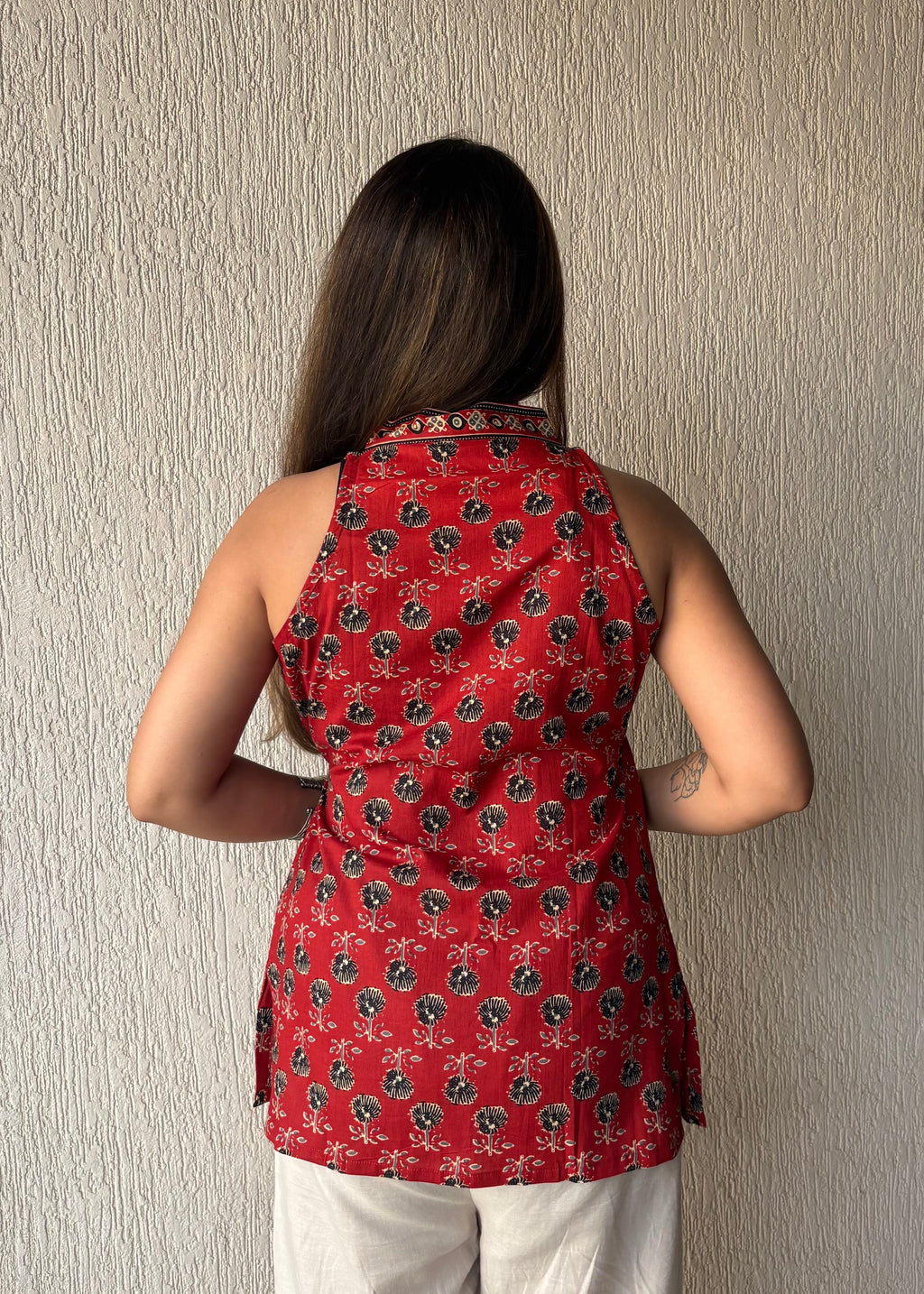 Red sleeveless wrap-tie short kurti