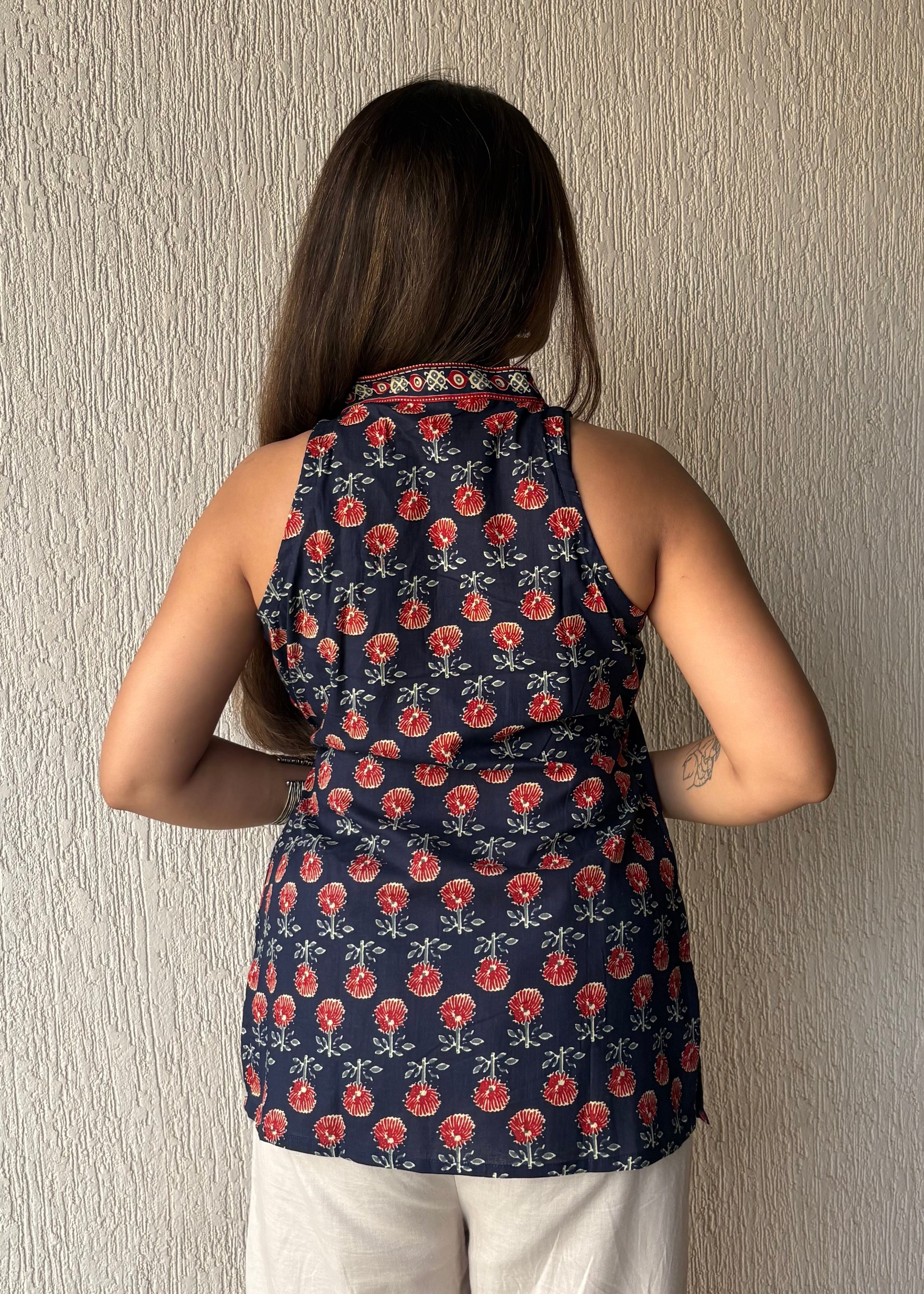 Blue sleeveless wrap-tie short kurti