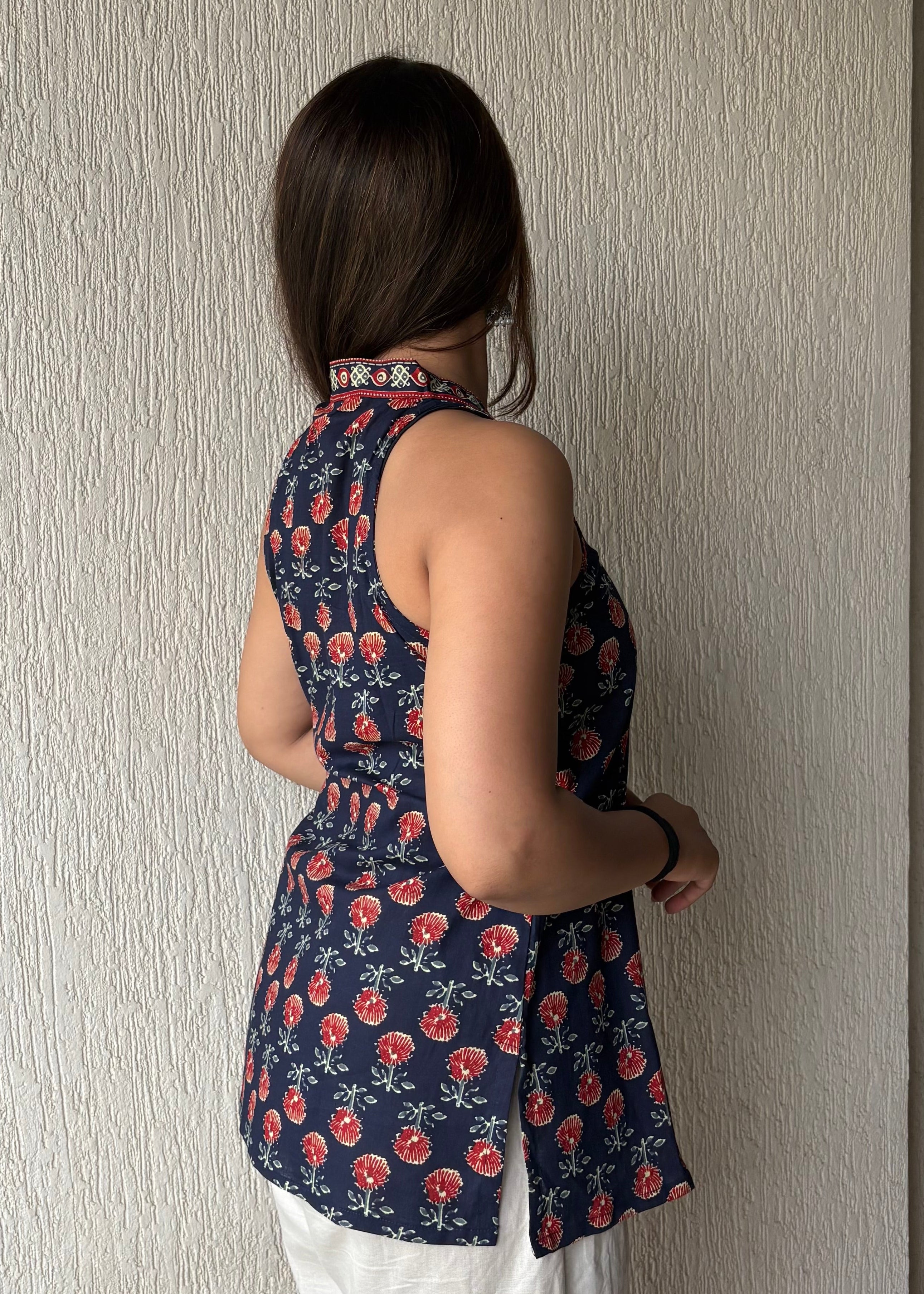 Blue sleeveless wrap-tie short kurti