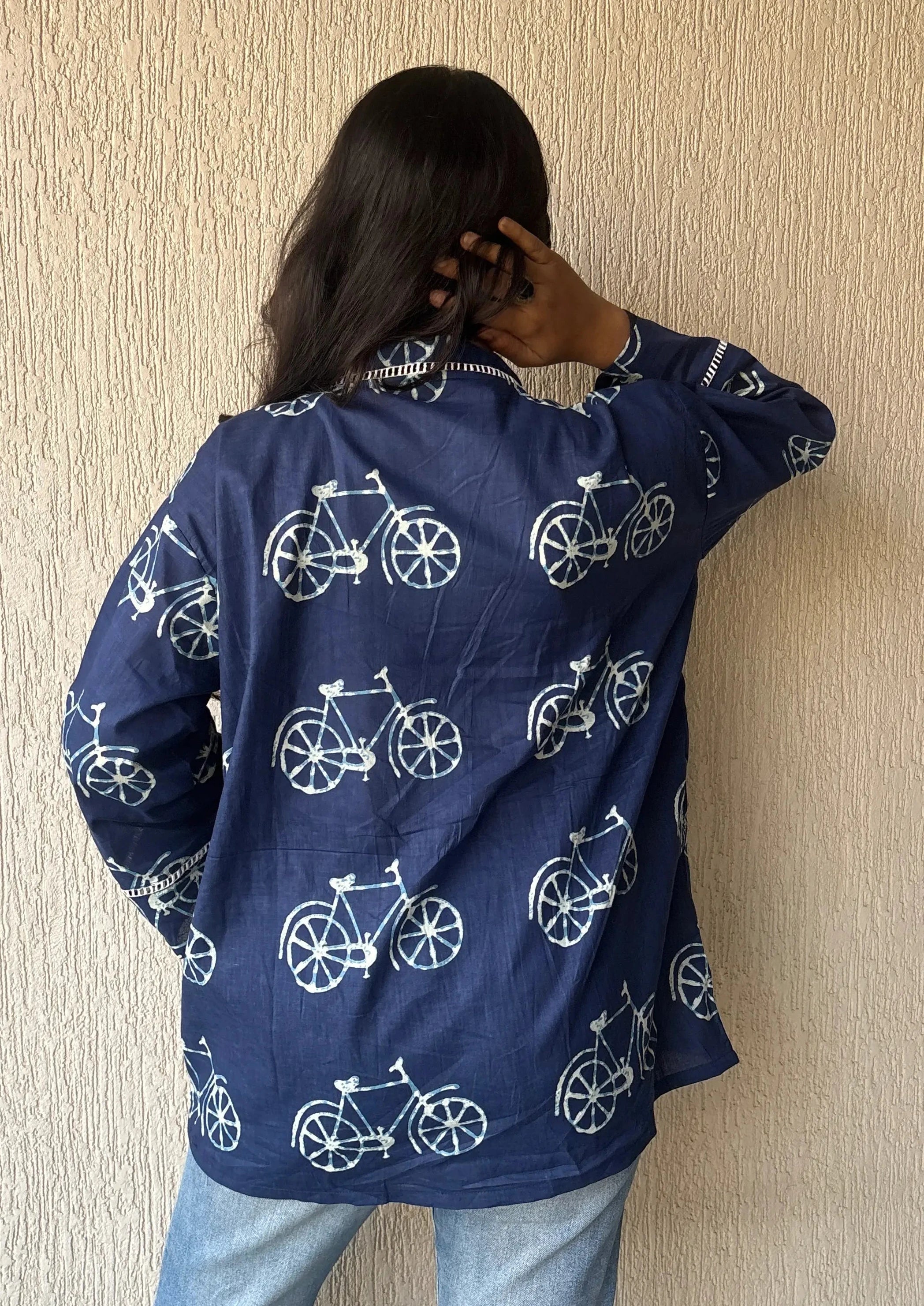 Shrug Navy blue bicycle oversized cotton