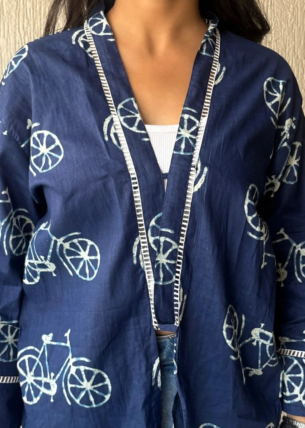 Shrug Navy blue bicycle oversized cotton