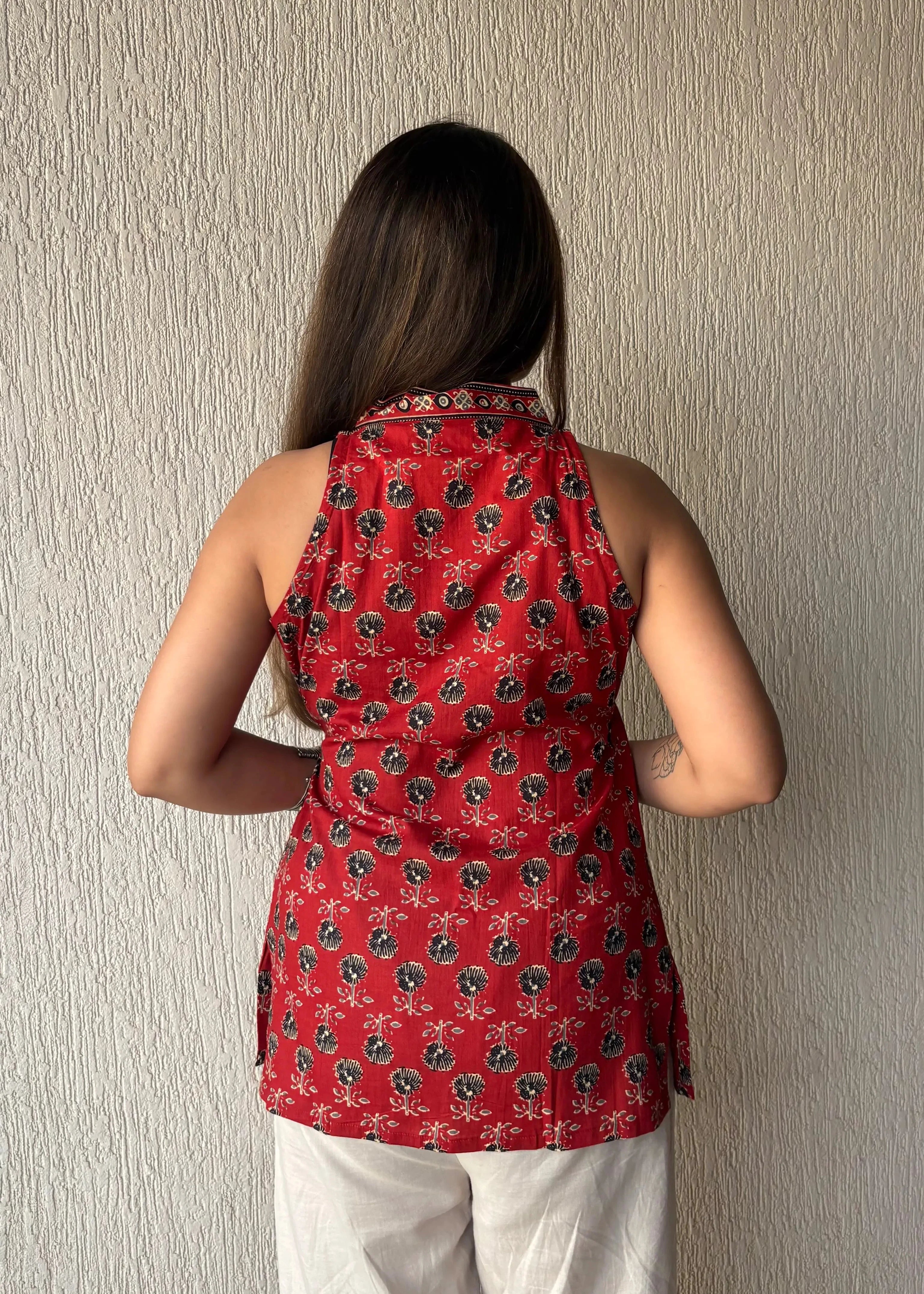 Red sleeveless wrap-tie short kurti