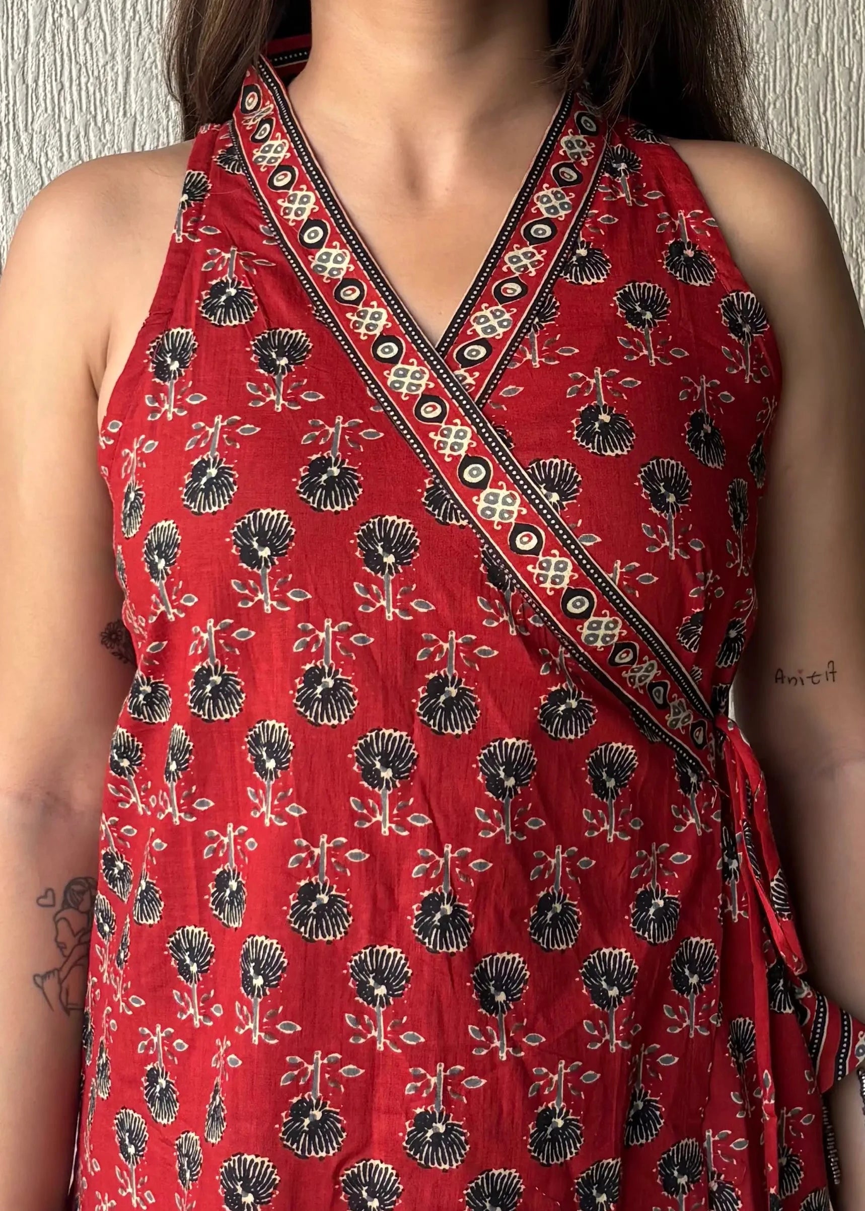Red sleeveless wrap-tie short kurti
