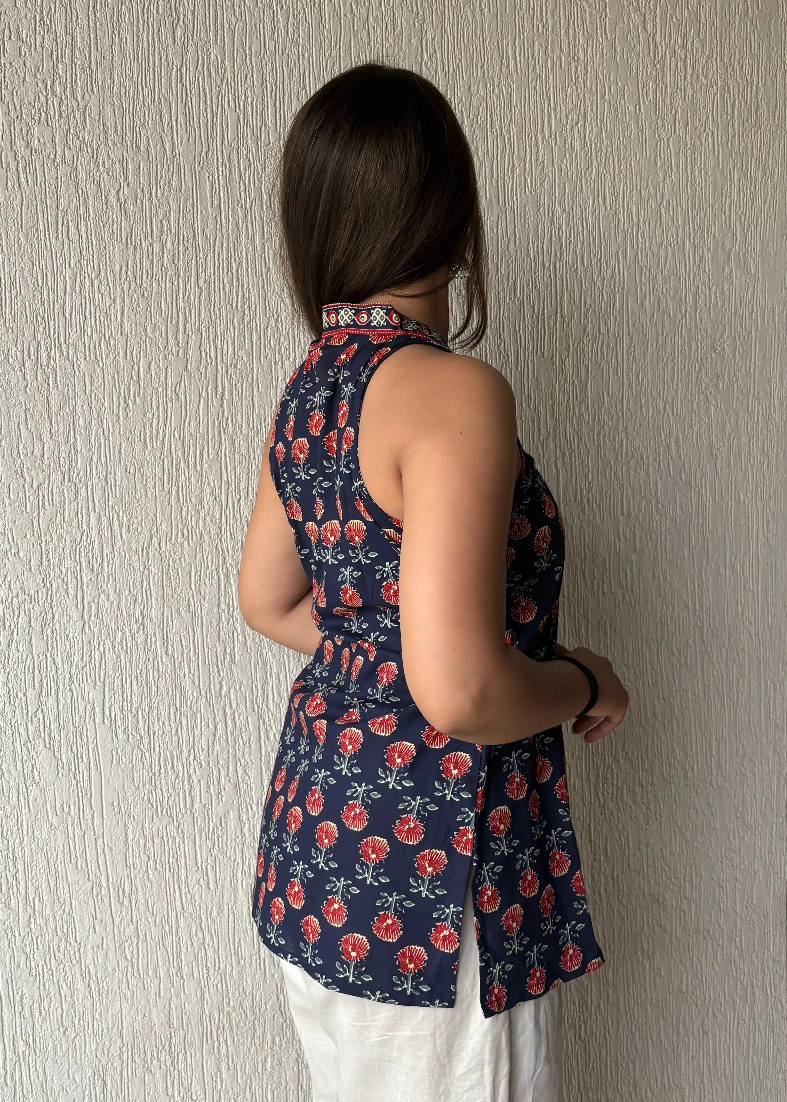 Blue sleeveless wrap-tie short kurti