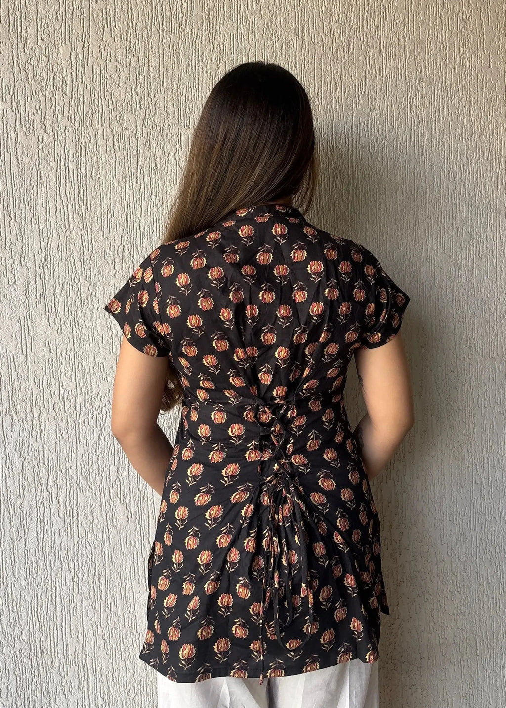 Black keyhole cotton short kurti