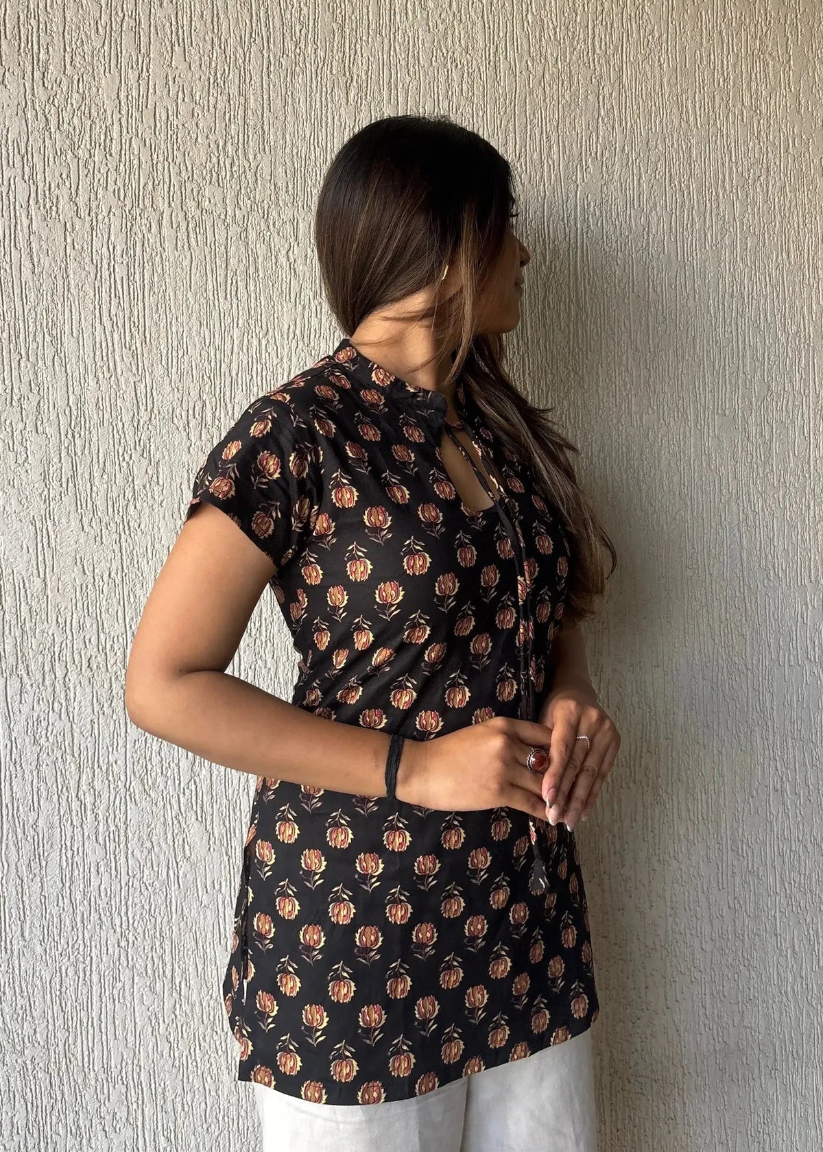 Black keyhole cotton short kurti