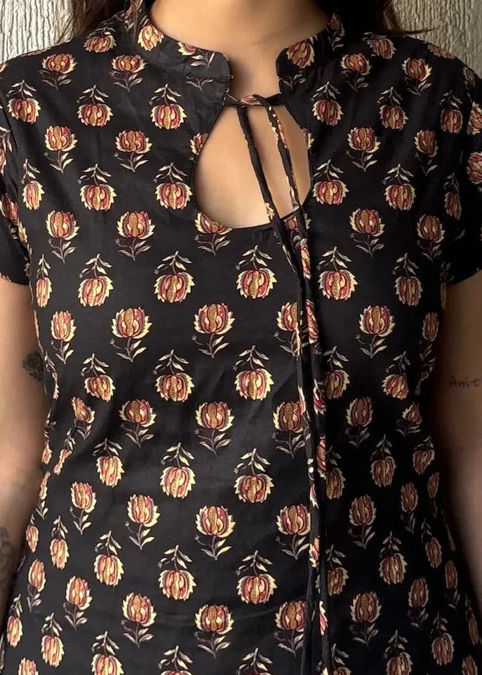 Black keyhole cotton short kurti