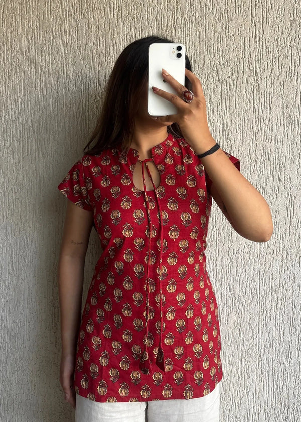 Red keyhole cotton short kurti