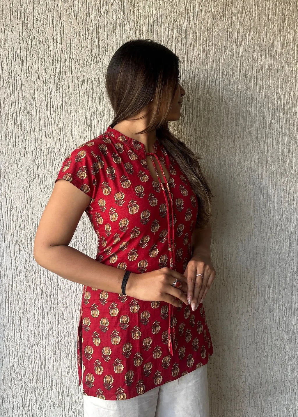 Red keyhole cotton short kurti