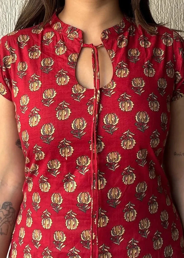 Red keyhole cotton short kurti