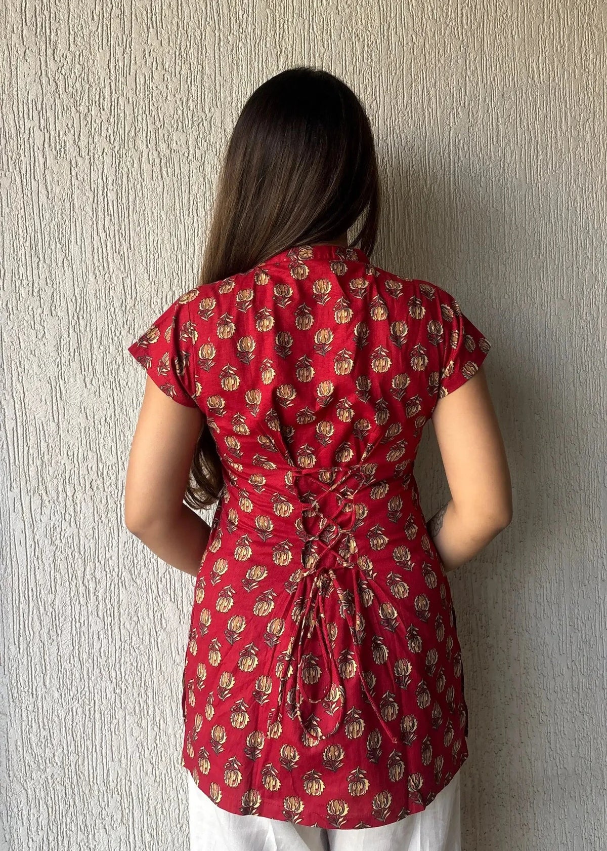 Red keyhole cotton short kurti